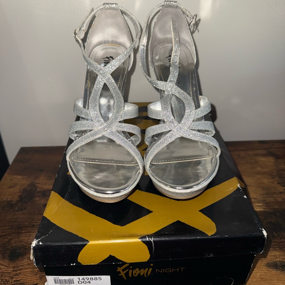 FIONI Clothing Glittering Silver Heels
